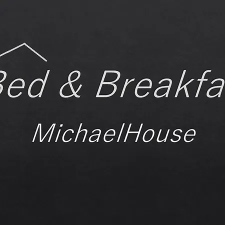 Michealhouse לינה וארוחת בוקר *